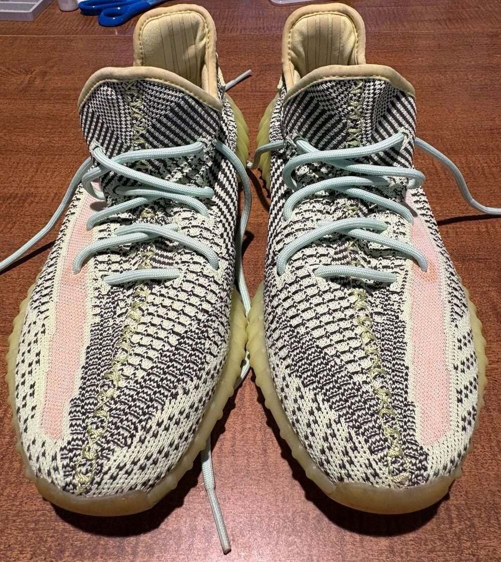 Adidas Yeezy Boost 350 V2 Yecheil Size 10.5 - Picture 13 of 13